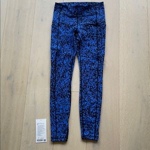 Lululemon Speed Up Tight 28” in Luxtreme in size 6